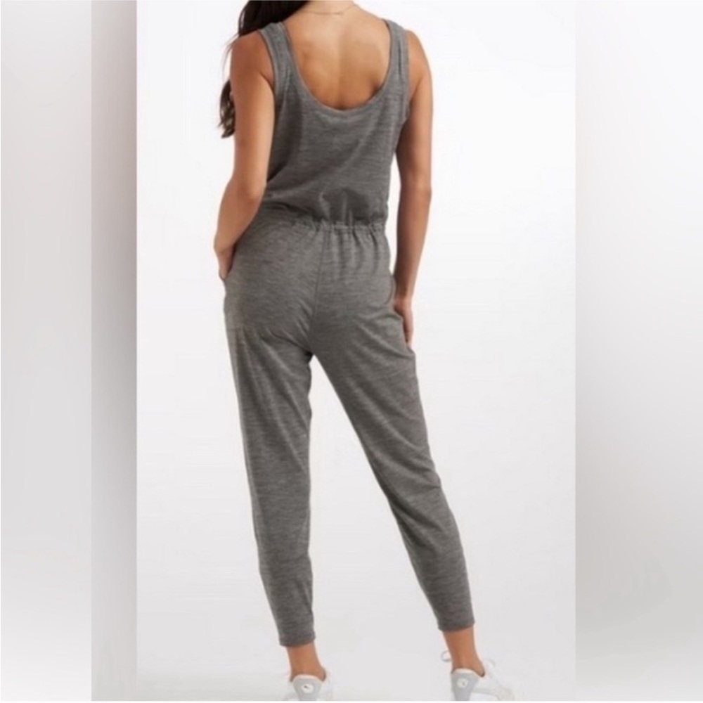 VUORI Lux At Ease Heathered Gray  Sleeveless Jumpsuit  Sz Lg - Picture 2 of 11